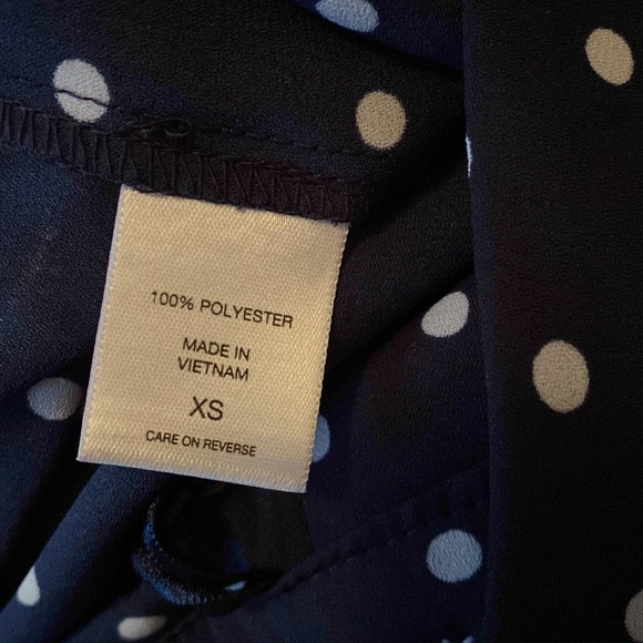 Polkadot off the shoulder 100% polyester with buttons on the side - Picture 10 of 10